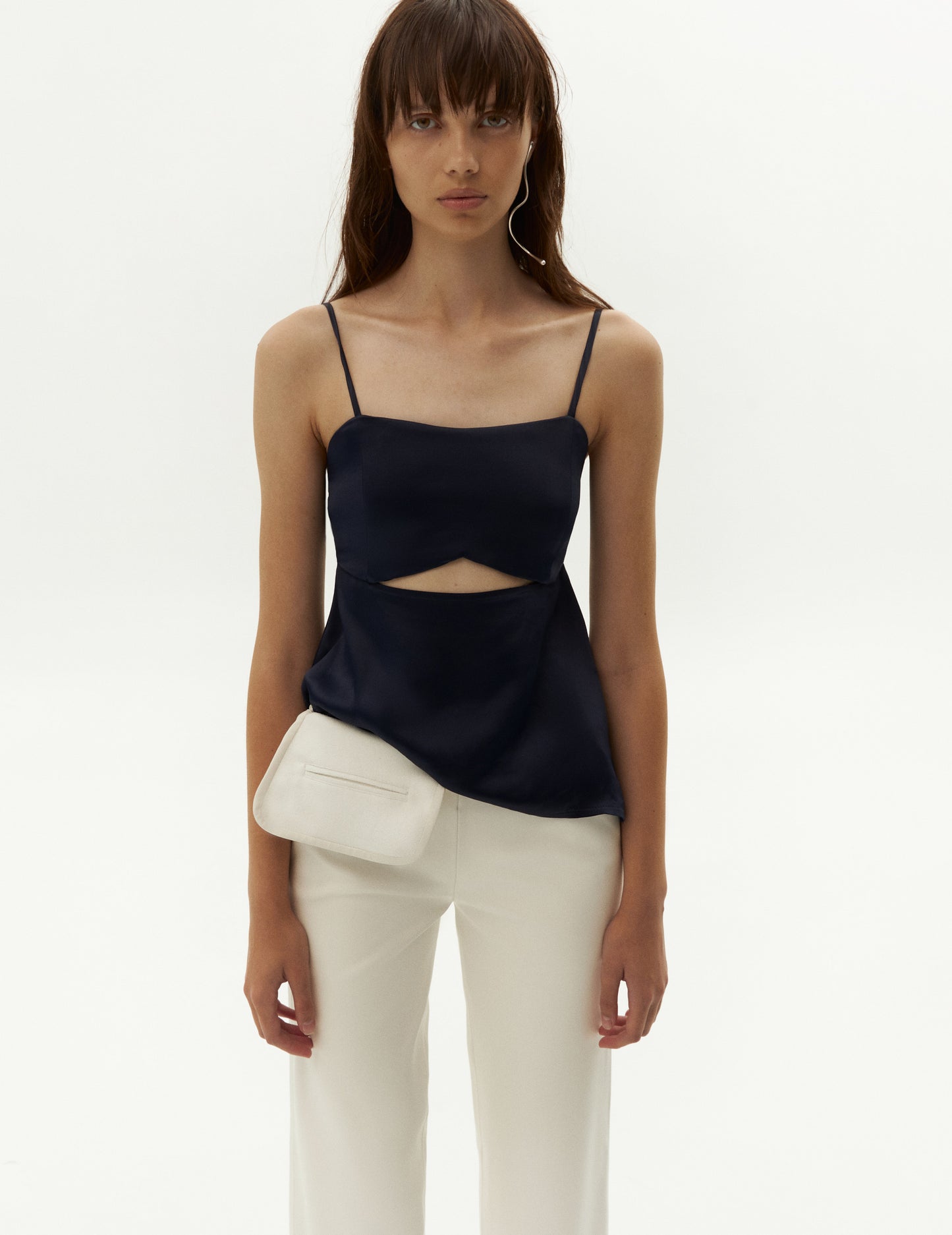 Long white leather pants with patch pocket. 00s look, mid-waist pants. FORMA shop online. Білі довгі штани із єко шкіри з накладним карманом у стилі нульових. ФОРМА бренд одягу