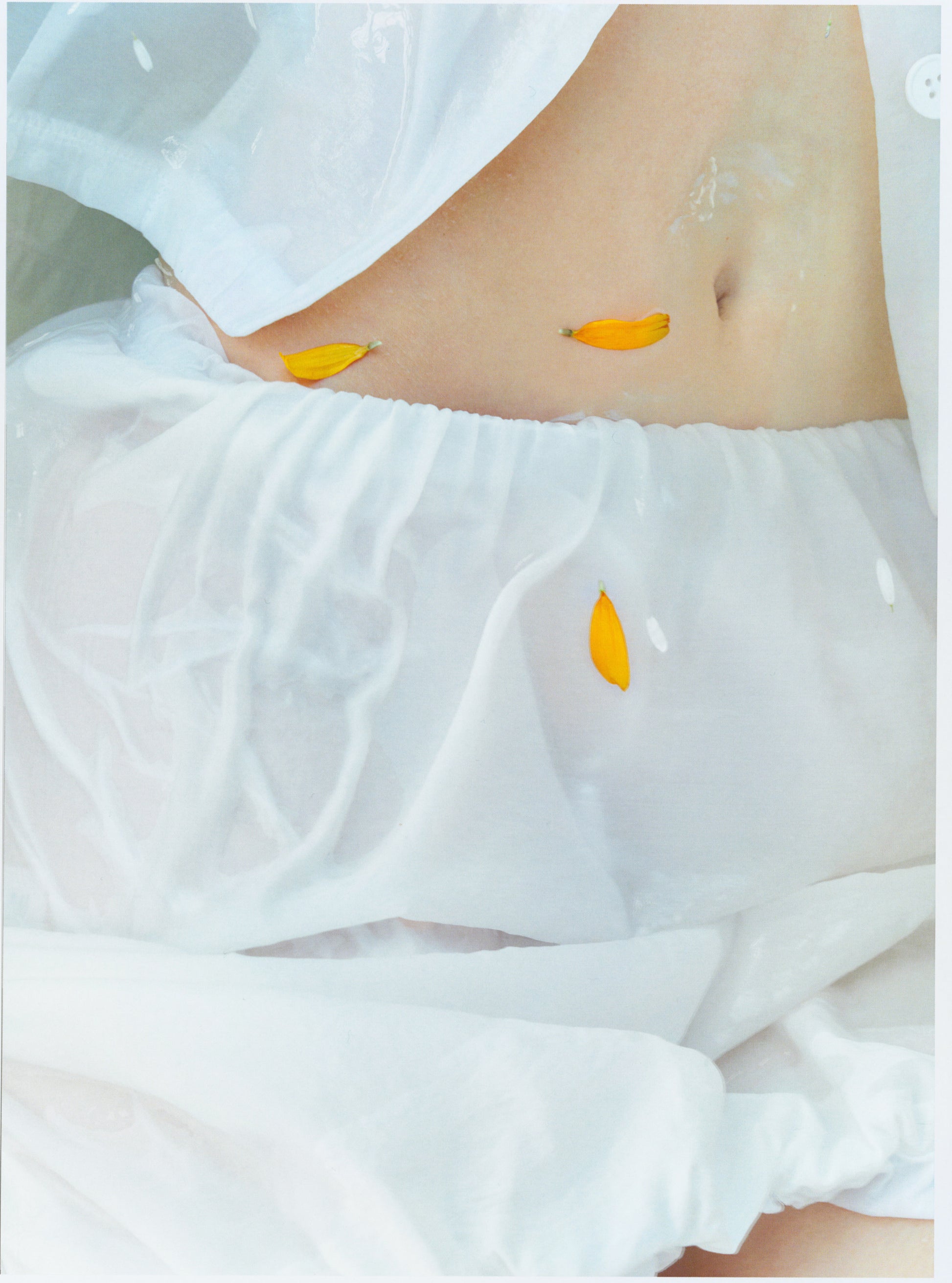 Elevate your wardrobe with our stunning white balloon skirt made from high-quality viscose fabric from Ukrainian fashion brand FORMA