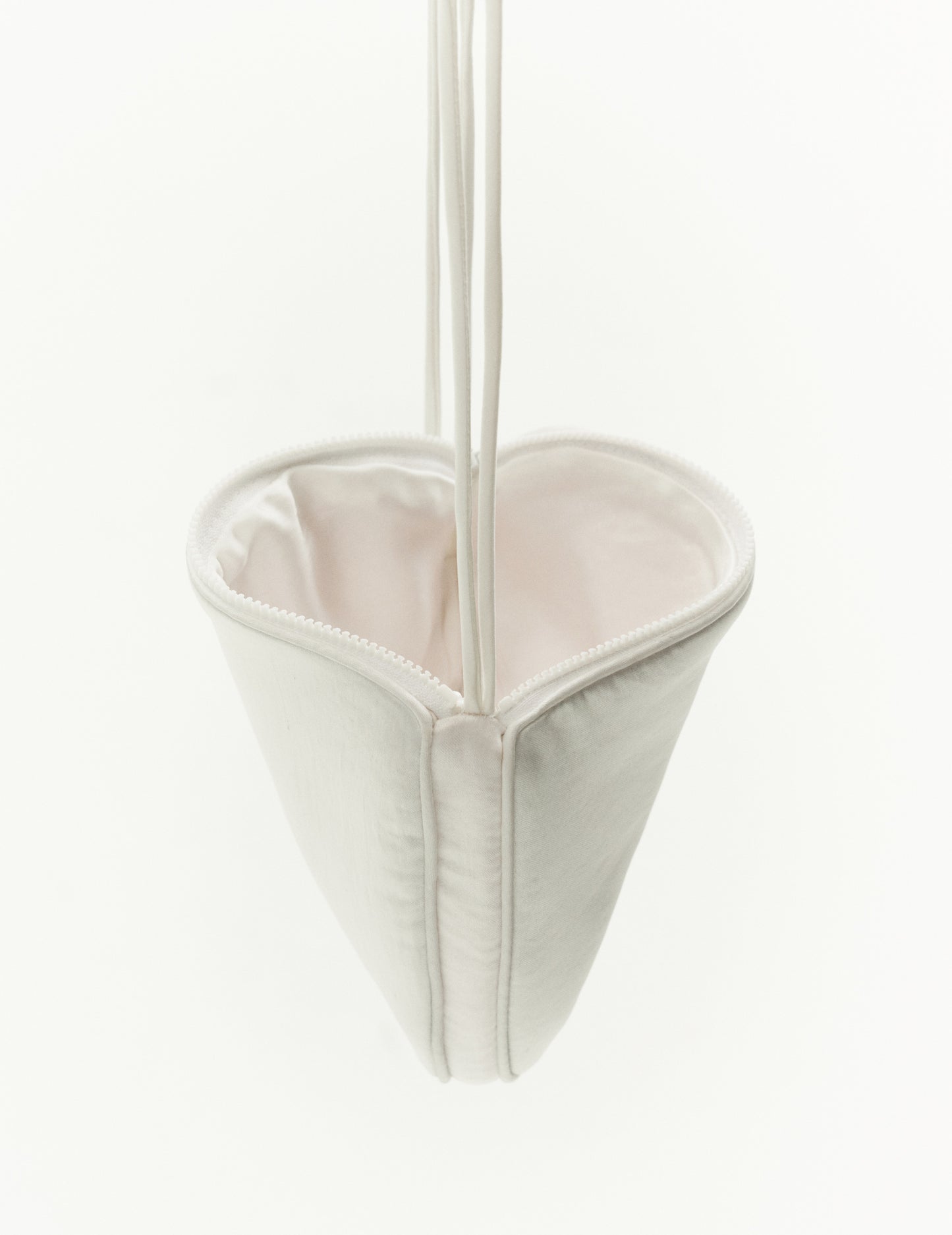 Summer satin heart bag. Сумка у формі серця, ФОРМА бренд онлайн