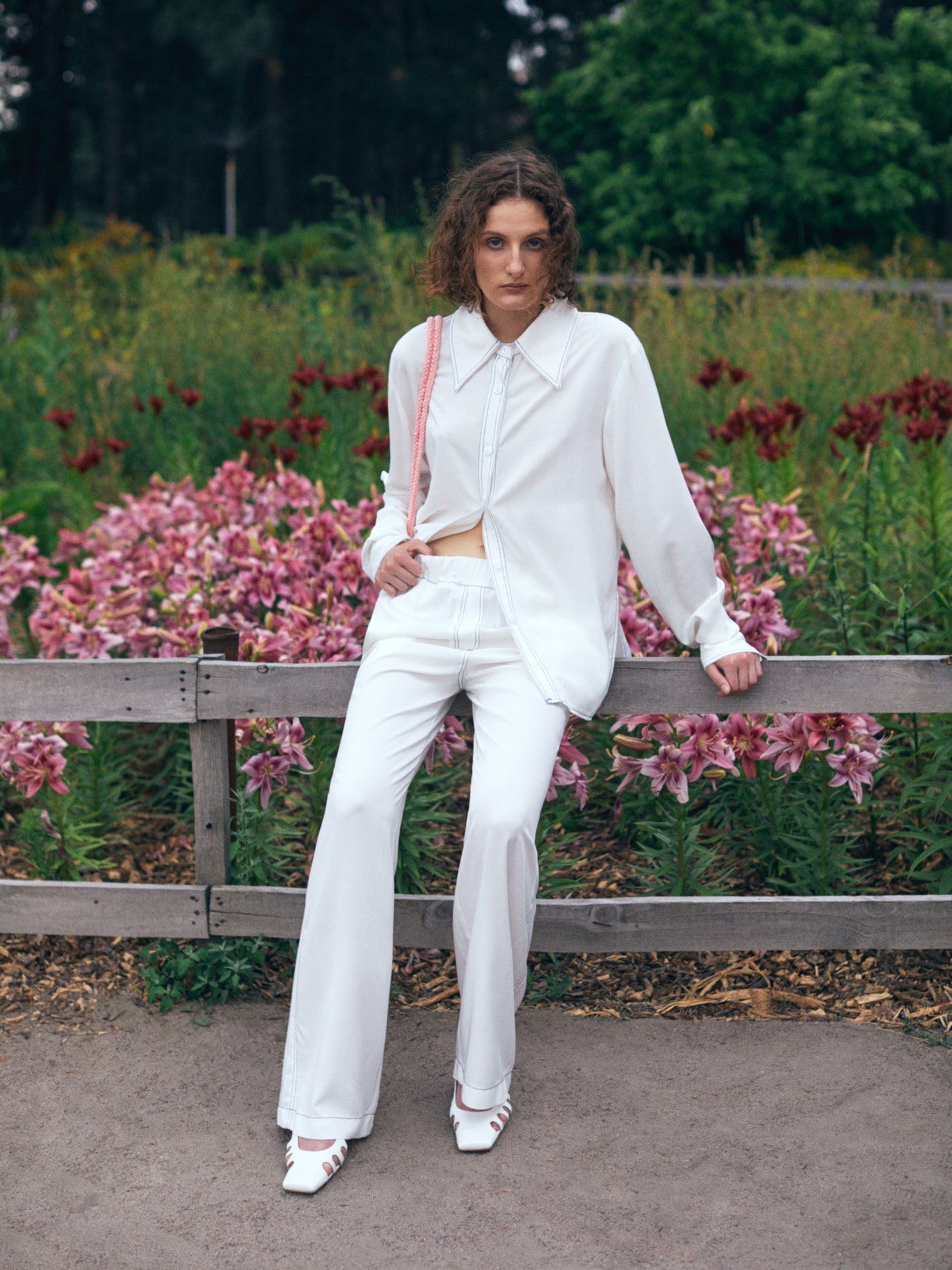 Shirt with a contrast stitching - White. FORMA clothing brand