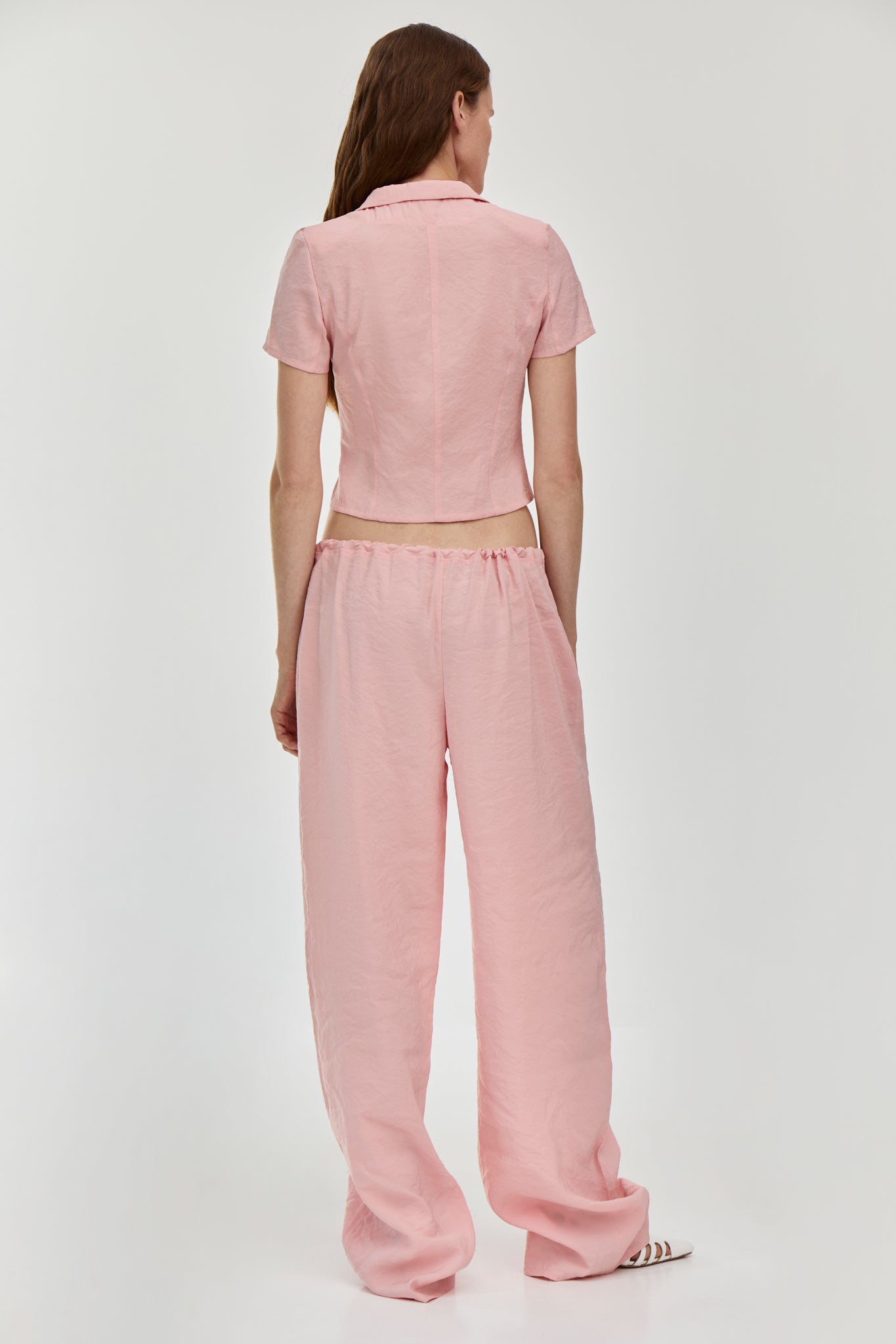 Pink viscose suit with low waist trousers and Lapel collar cropped blazer jacket with short sleeves from FORMA brand