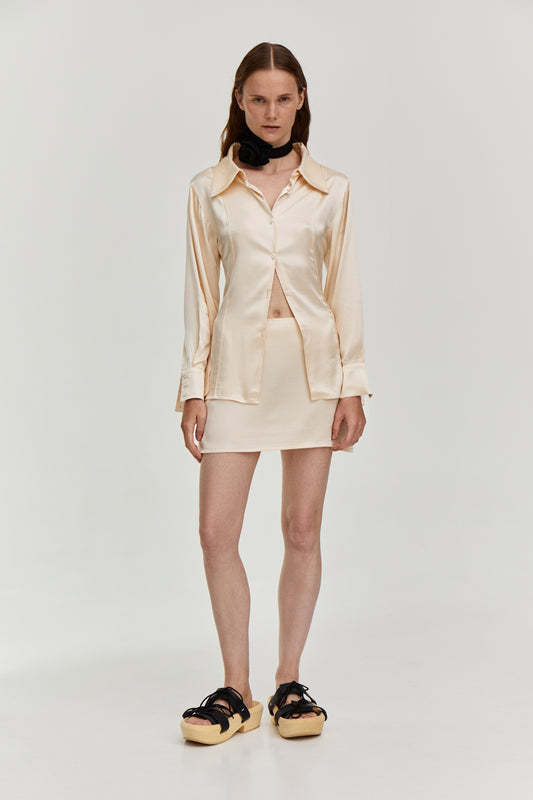 Viscose low-waist silky skirt. FORMA's skirt suits perfectly with fitted-waist blouse