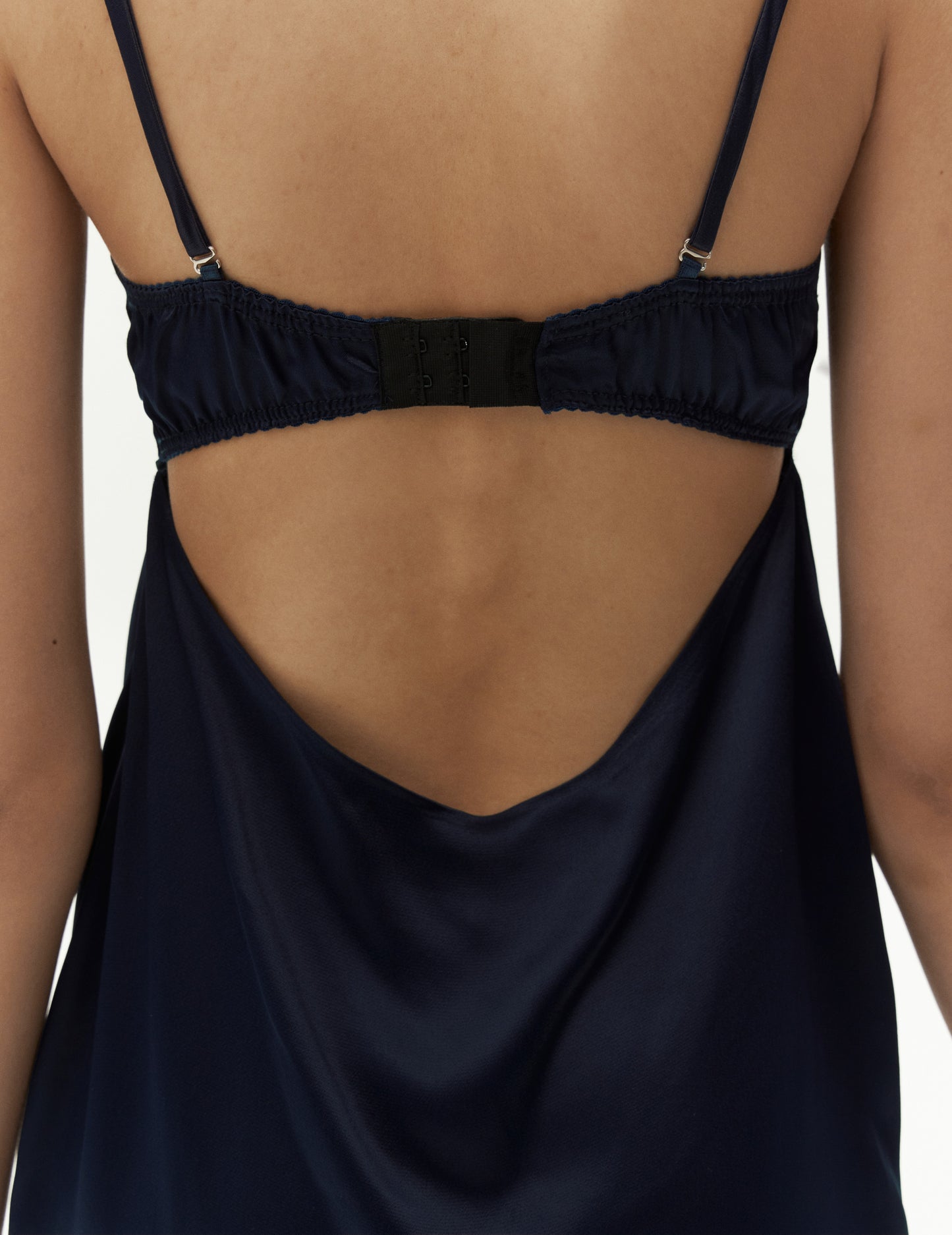 Open back dress details. FORMA online. discount on second item