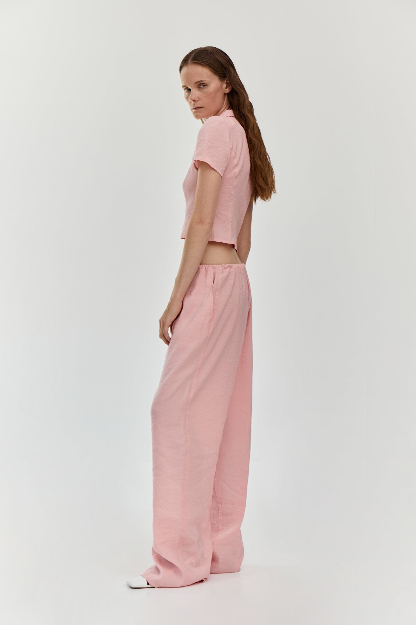 Pink viscose suit with low waist trousers and Lapel collar cropped blazer jacket with short sleeves from FORMA brand